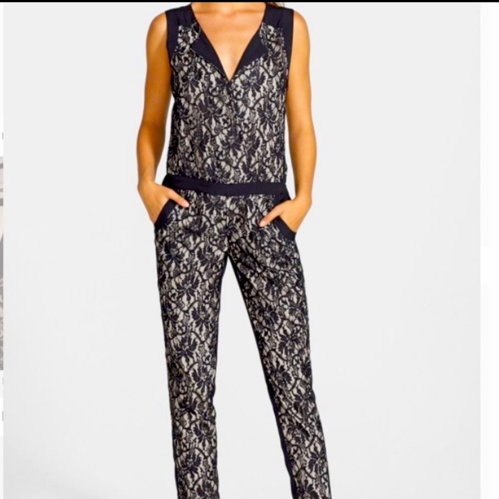💫Jessica Simpson 💫Lace Pants & Jumpsuit Black and Beige XS Sleeveless V-Neck